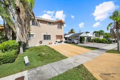 11951 SW 208th Ter, Miami: photo 1 of 50