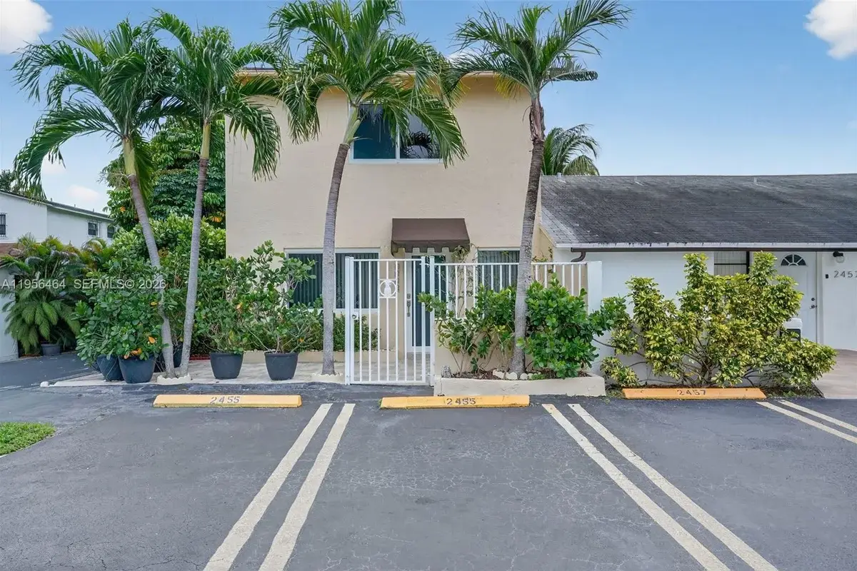 2455 SW 11th St #7-A, Miami: photo 1 of 38