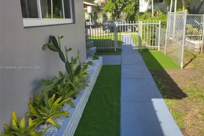 1934 Madison St #1, Hollywood: photo 1 of 3