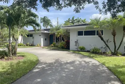 1110 Redbird Ave, Miami Springs: photo 1 of 25