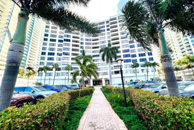 3505 S Ocean Dr #619, Hollywood: photo 1 of 11