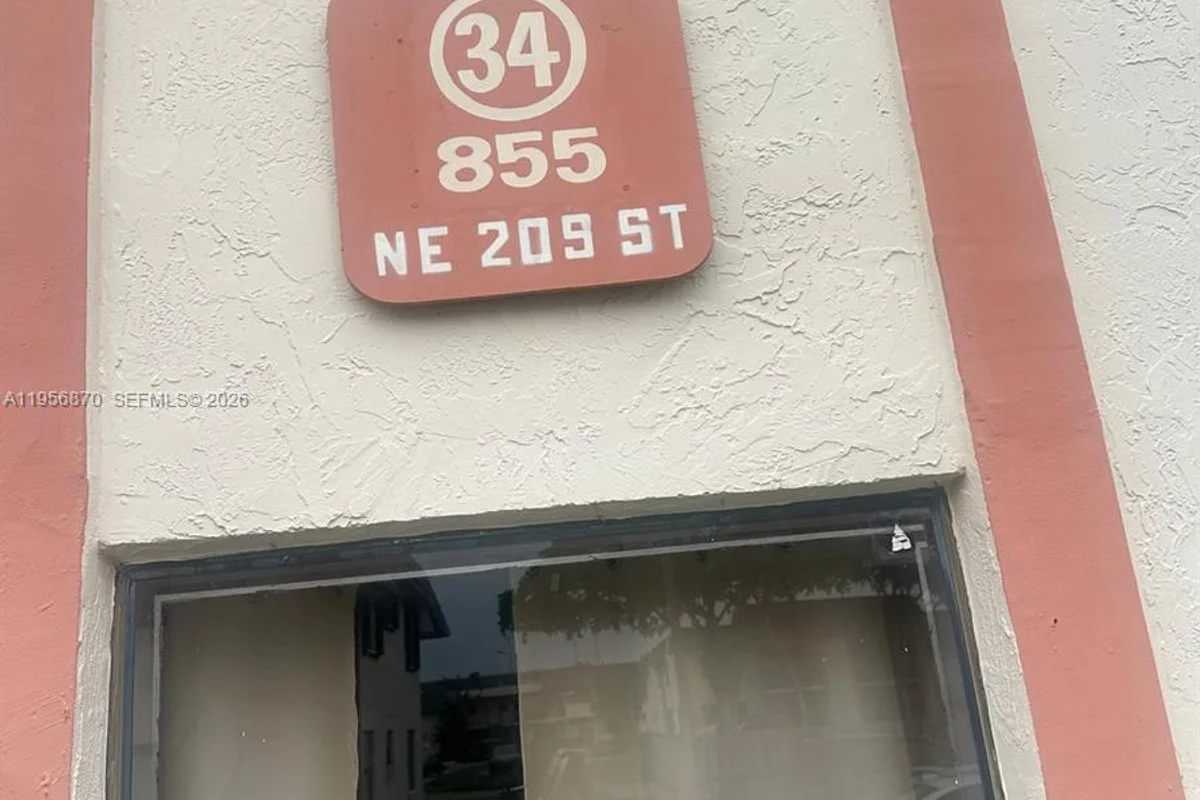 855 NE 209th St #203-34, Miami: photo 1 of 18
