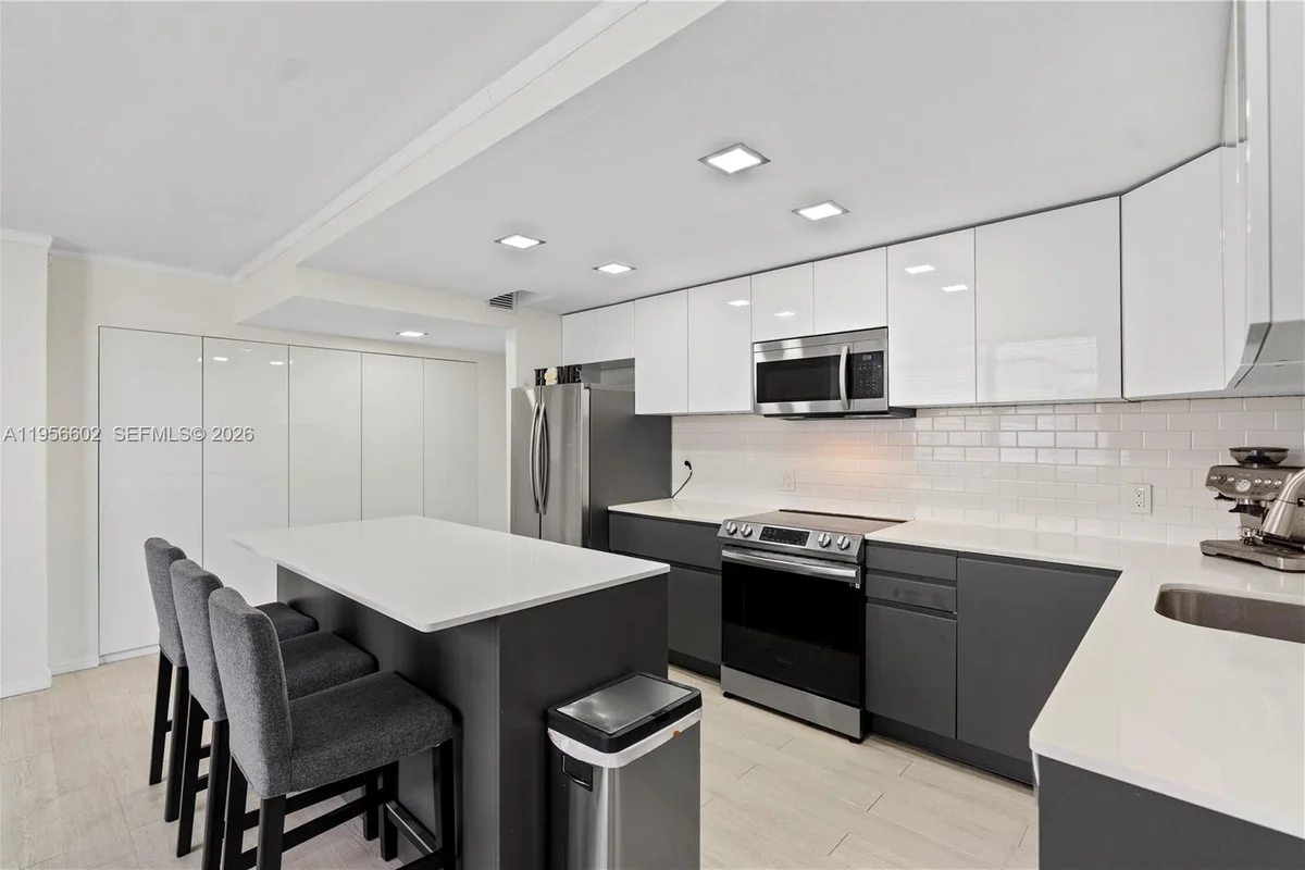 3440 NE 192nd St #5P-A, Aventura: photo 1 of 30