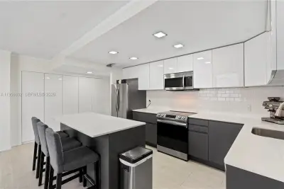 3440 NE 192nd St #5P-A, Aventura: photo 1 of 30