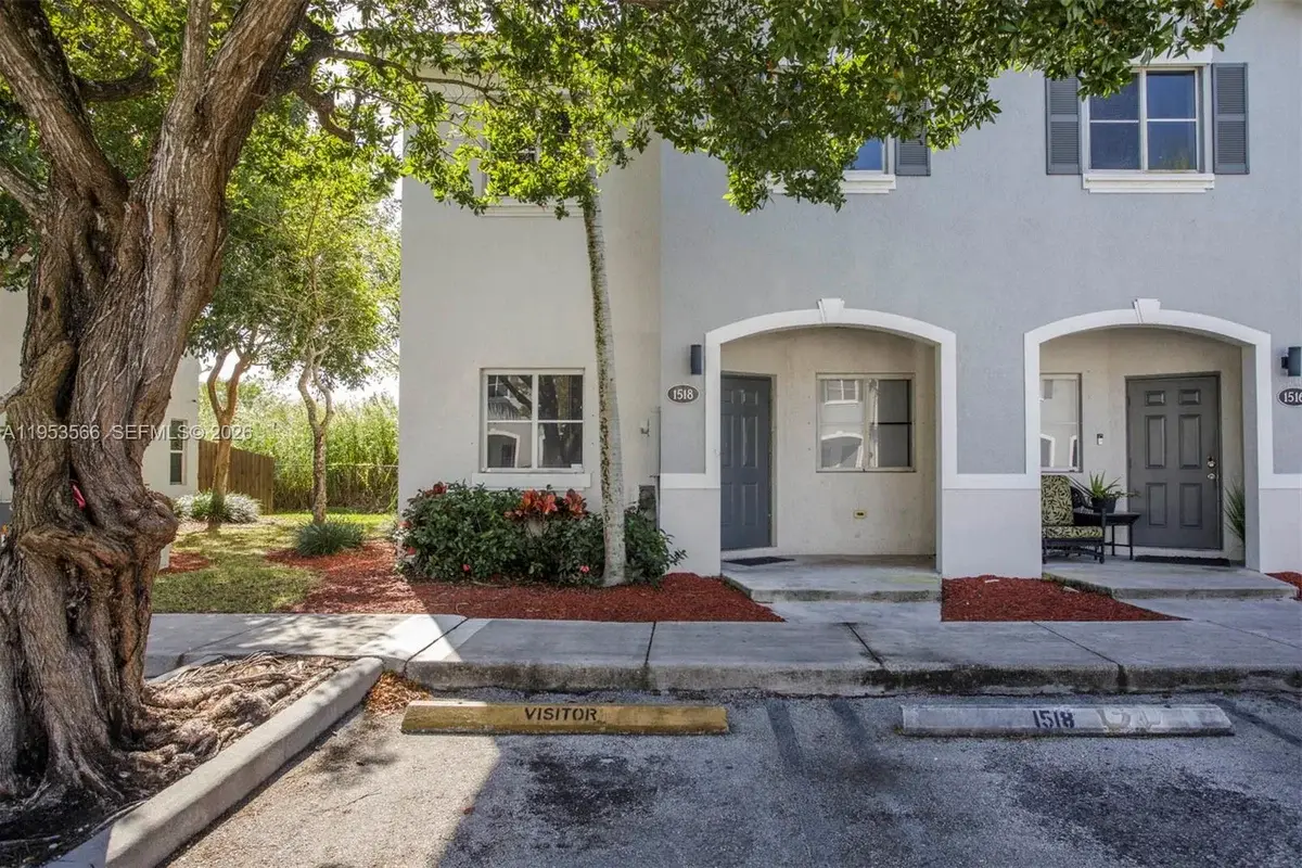 1518 SE 31 Ct, Homestead: photo 1 of 24