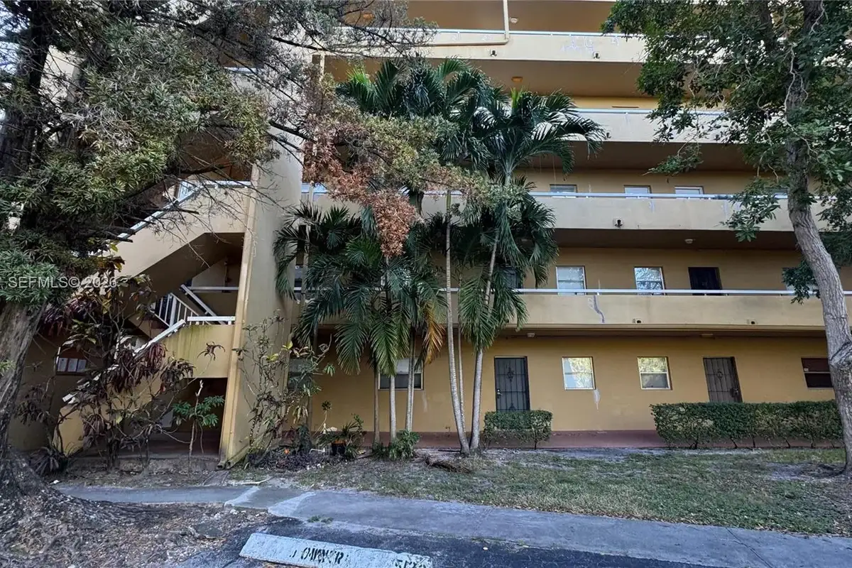 4111 Stirling Rd #102, Dania Beach: photo 1 of 25