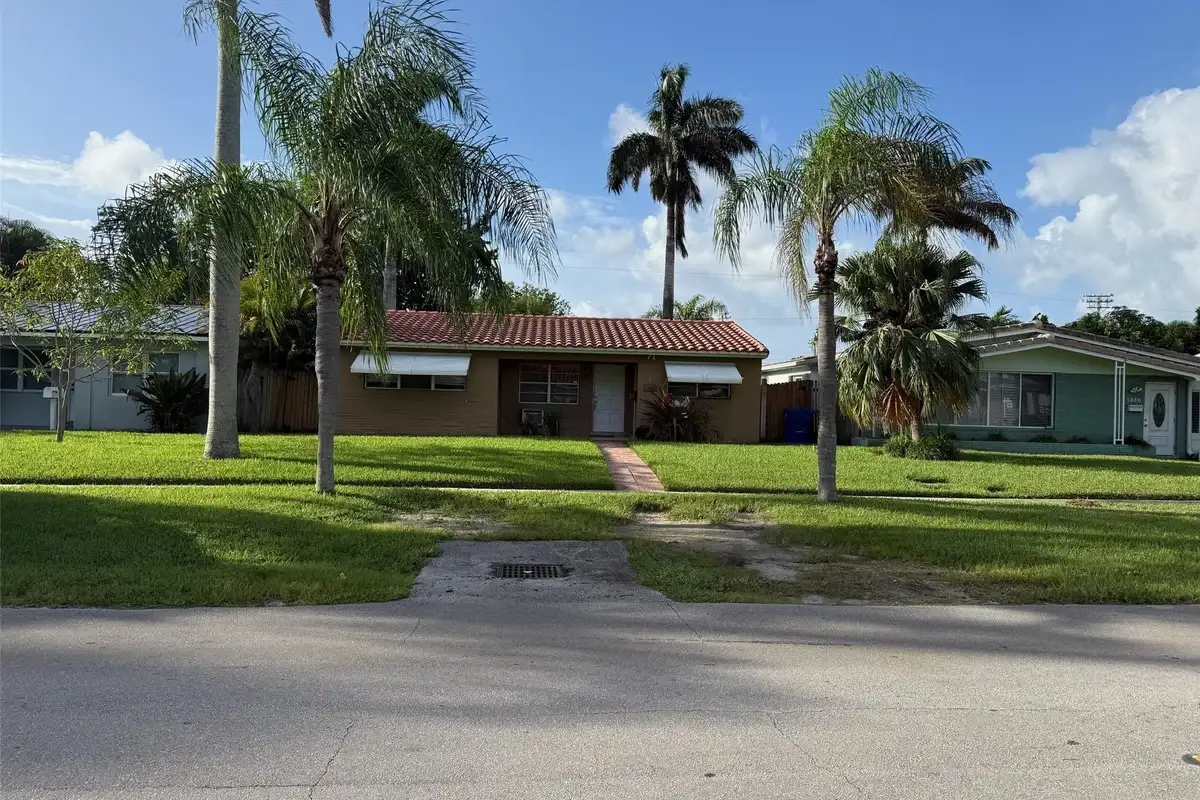 1526 Shenandoah St, Hollywood: photo 1 of 5
