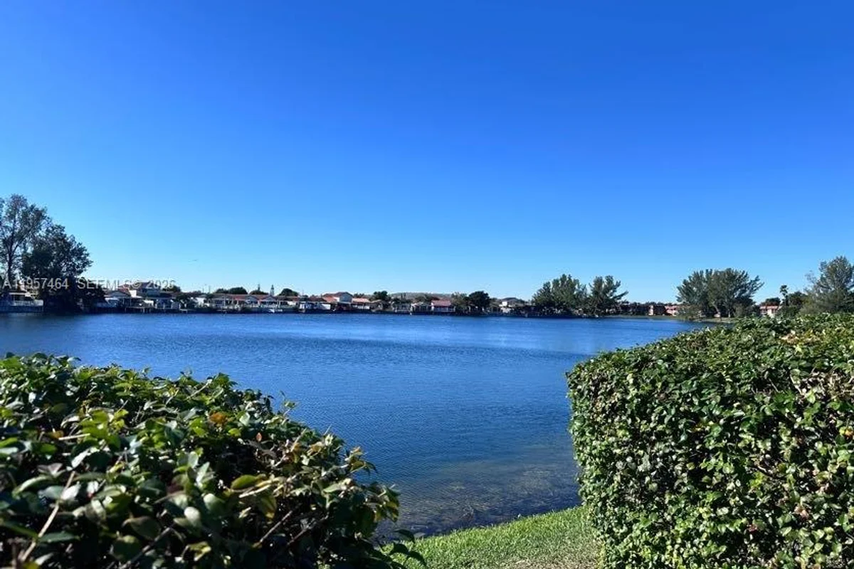 2480 W 67th Pl #23-12, Hialeah: photo 1 of 16