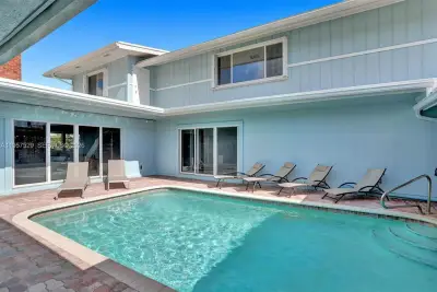1341 SE 7th Ave, Pompano Beach: photo 1 of 61