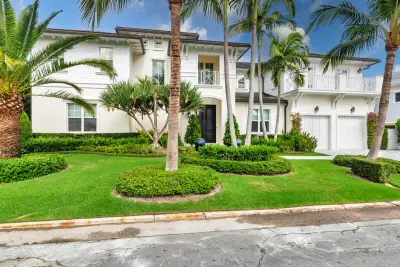 129 Santa Lucia Dr, West Palm Beach: photo 1 of 42