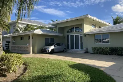 2740 NE 10th St, Pompano Beach: photo 1 of 16