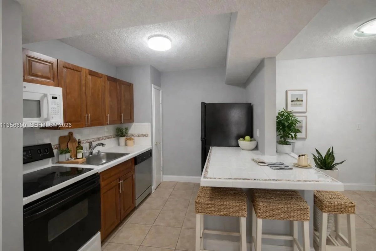 850 SW 129th Pl #103, Miami: photo 1 of 8