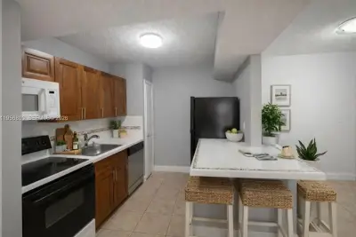 850 SW 129th Pl #103, Miami: photo 1 of 8