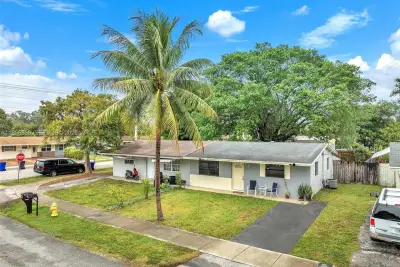 7021 SW 19th Pl, North Lauderdale: photo 1 of 38