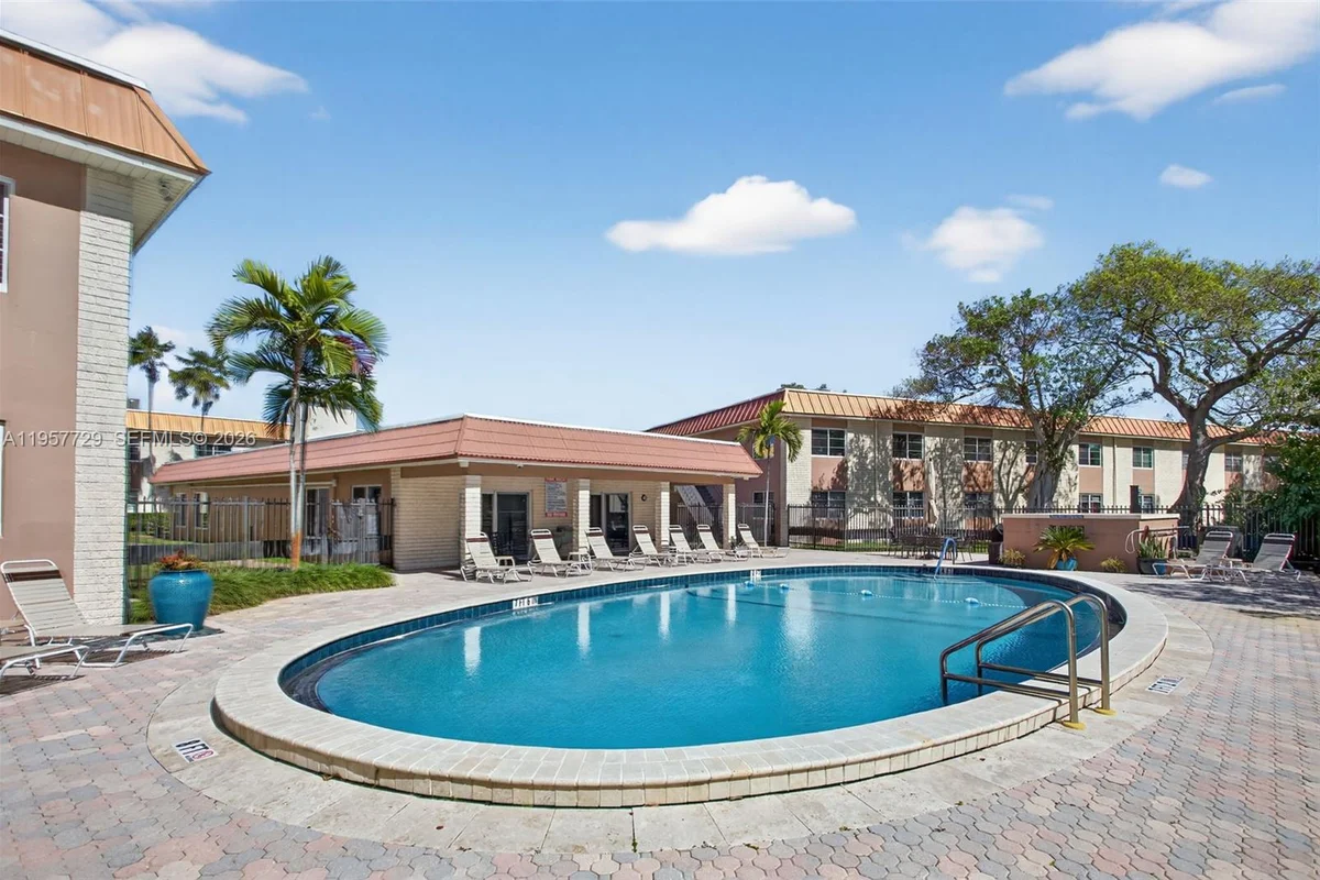 9 NE 19th Ct #104C, Wilton Manors: photo 1 of 15