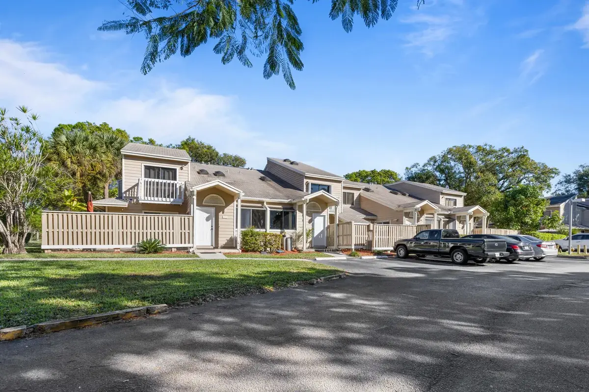 7176 Sportsmans Dr, North Lauderdale: photo 1 of 50