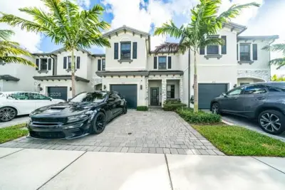 492 NW 203rd Ter, Miami Gardens: photo 1 of 27