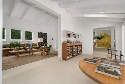 3325 Pine Tree Dr, Miami Beach: photo 1 of 22