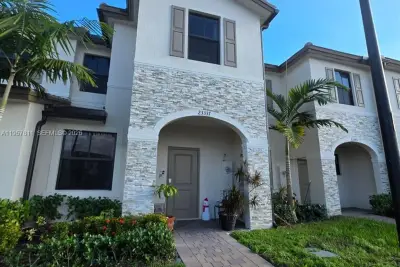 23337 SW 128th Ave, Homestead: photo 1 of 24