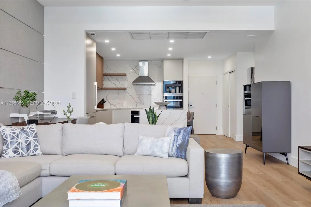 2301 Collins Ave #1633, Miami Beach: photo 1 of 15
