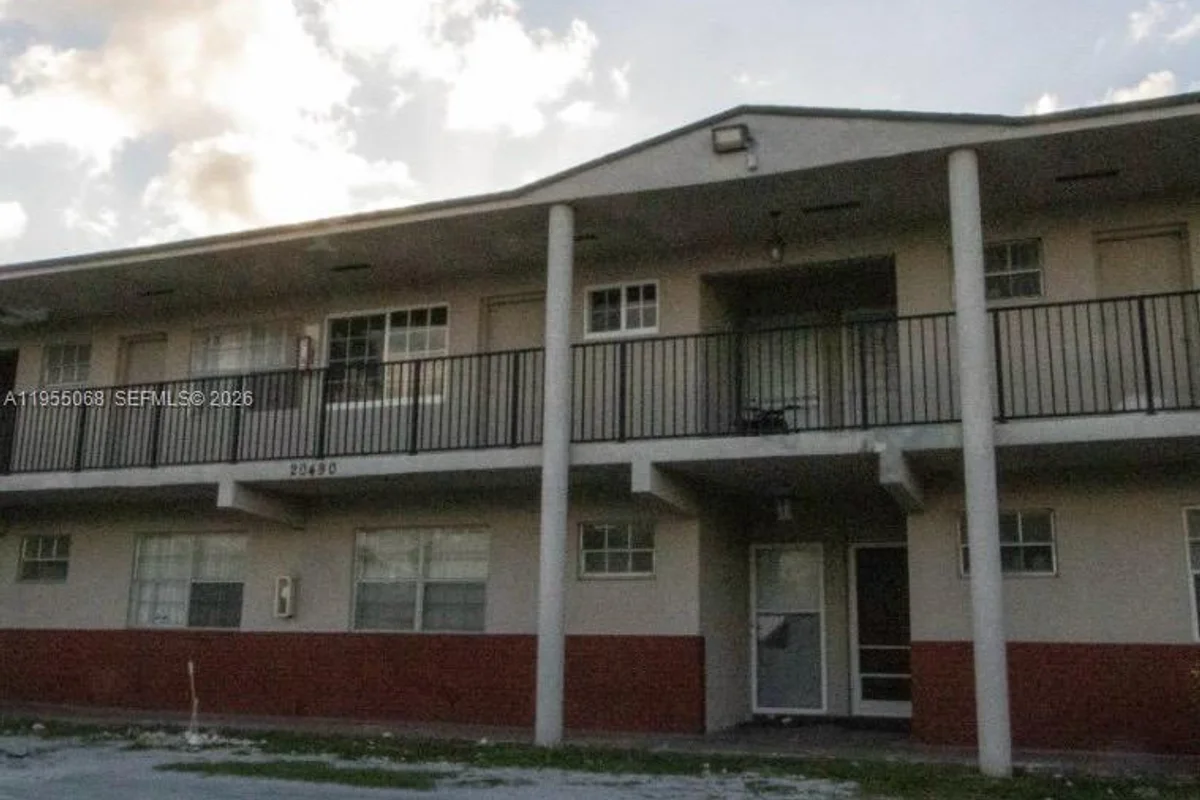 20490 NW 7th Ave #15, Miami Gardens: photo 1 of 25