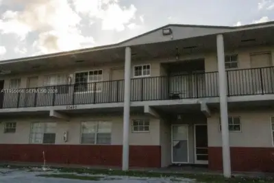 20490 NW 7th Ave #15, Miami Gardens: photo 1 of 25