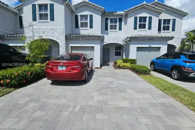 1146 SE 26th Ter, Homestead: photo 1 of 42
