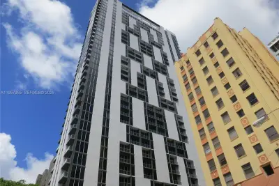 151 SE 1 St #1902, Miami: photo 1 of 21
