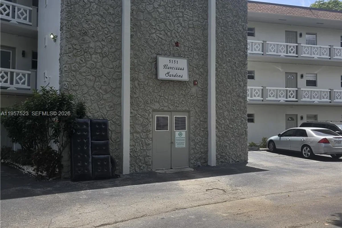 5151 W Oakland Park Blvd #303, Lauderdale Lakes: photo 1 of 48