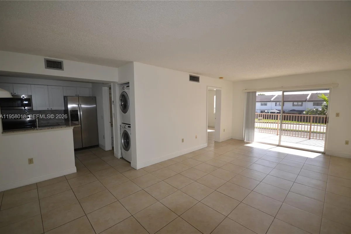 15201 SW 80th St #207, Miami: photo 1 of 19