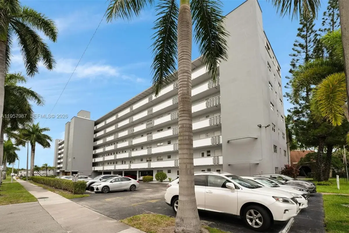1000 NE 14th Ave #602, Hallandale Beach: photo 1 of 41