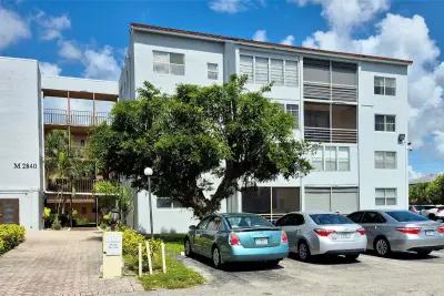 2840 Somerset Dr #208m, Lauderdale Lakes: photo 1 of 12