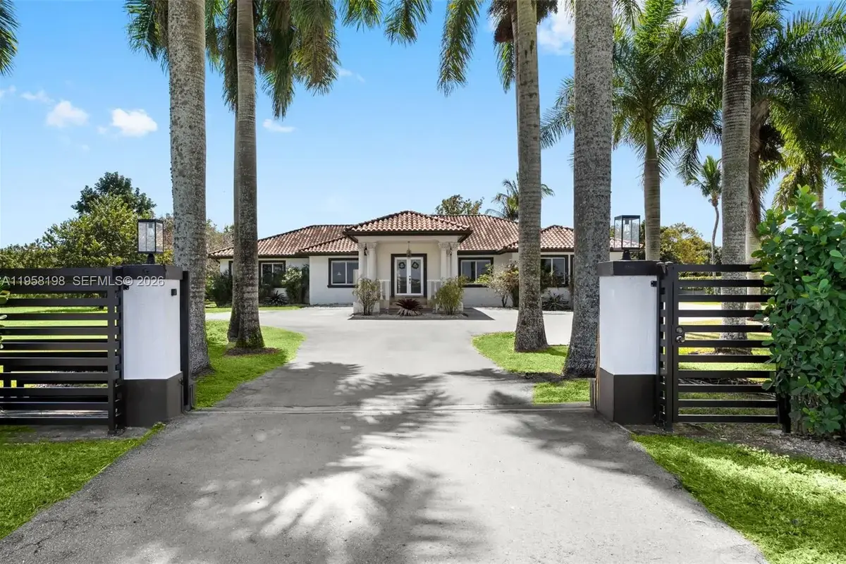 16800 SW 190th St, Miami: photo 1 of 57