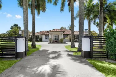 16800 SW 190th St, Miami: photo 1 of 57