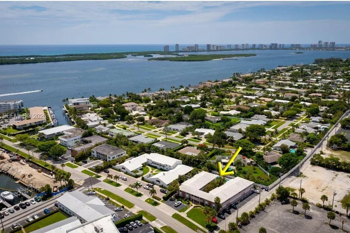 148 Yacht Club Dr #10, North Palm Beach: photo 1 of 17