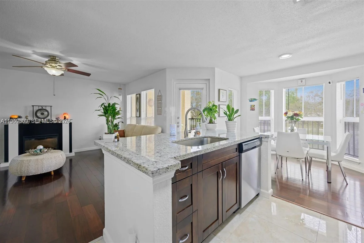 777 Riverside Dr #1521, Coral Springs: photo 1 of 25