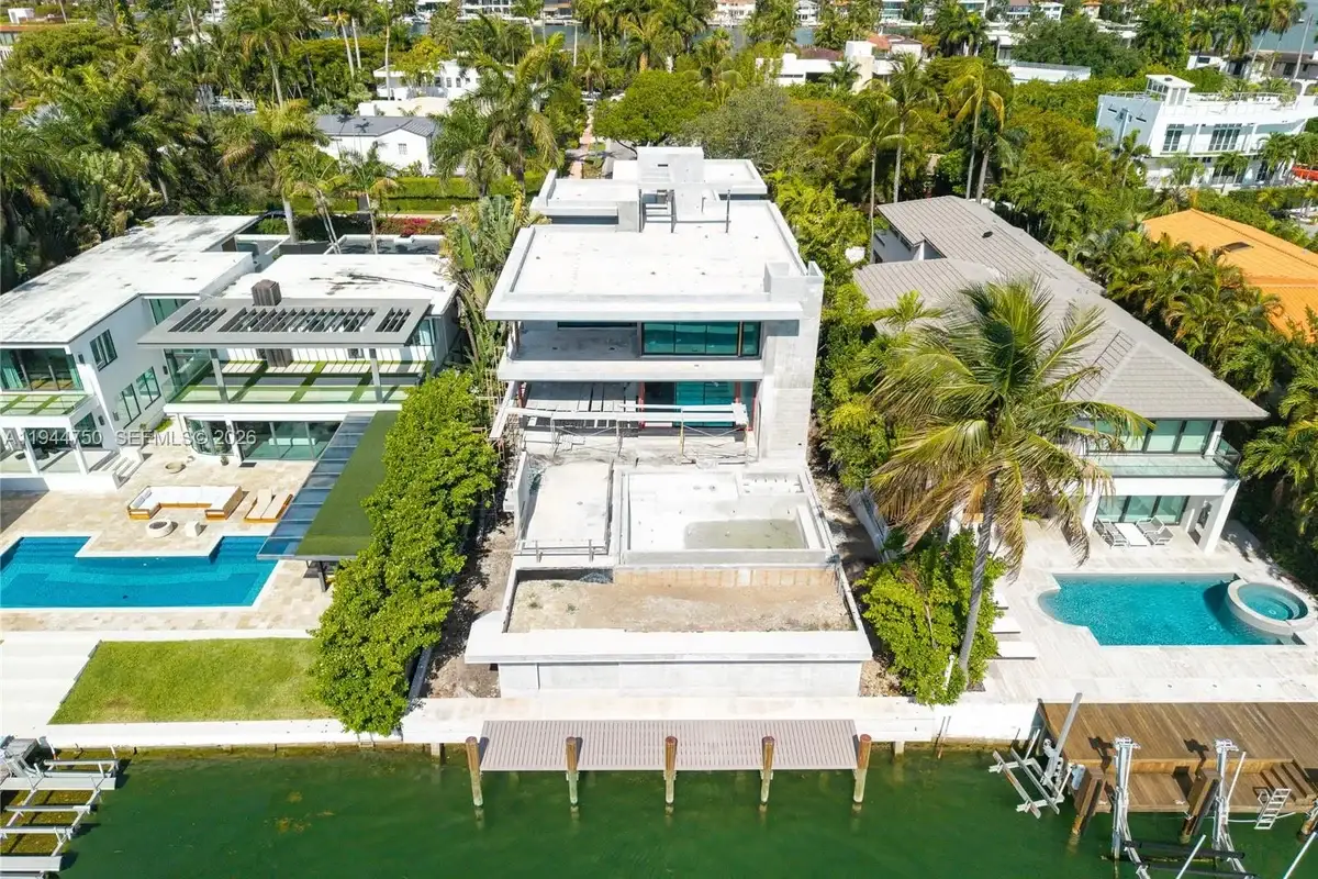 333 E Rivo Alto Dr, Miami Beach: photo 1 of 18