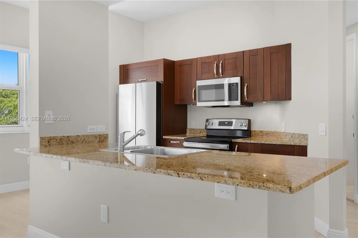 20000 E Country Club Dr #402, Aventura: photo 1 of 37