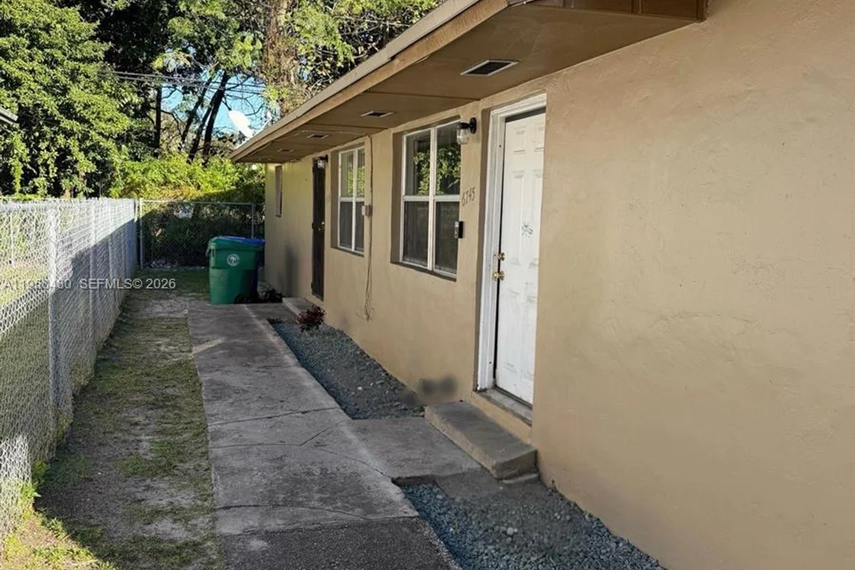 6745 NW 4th Ct, Miami: photo 1 of 3