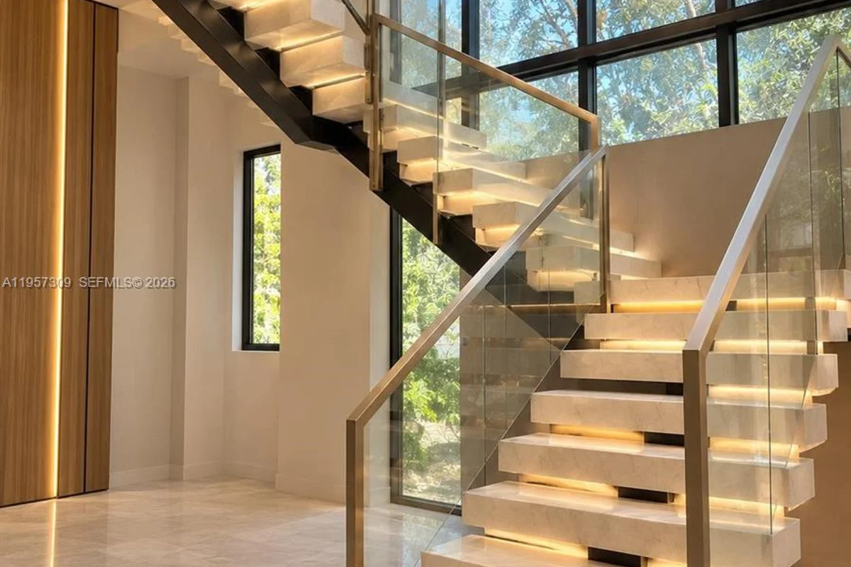 260 NE 14th St, Delray Beach: photo 1 of 26