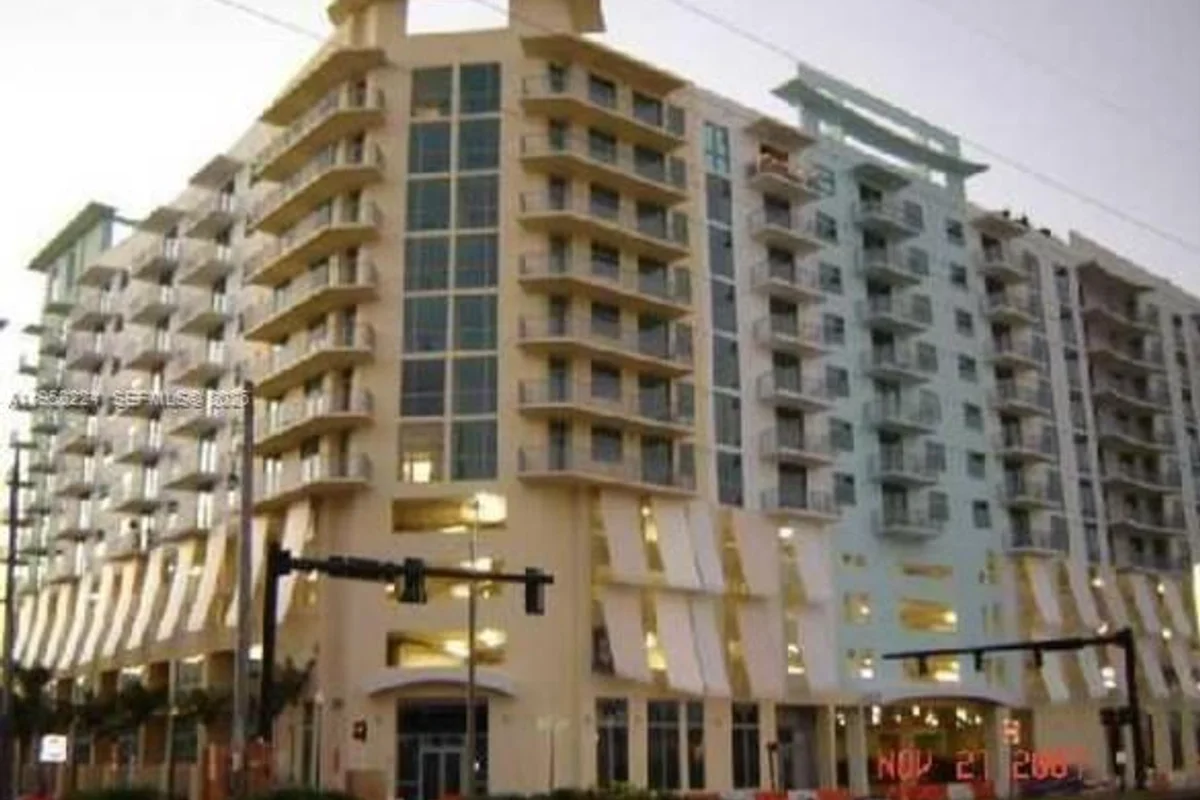 140 S Dixie Hwy #703, Hollywood: photo 1 of 37