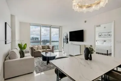 485 Brickell Ave #4706, Miami: photo 1 of 9