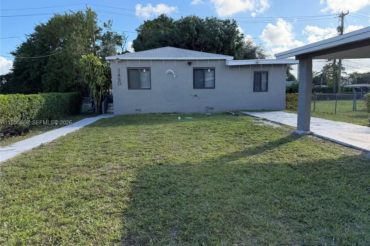 House in Miami: photo 1 of 13