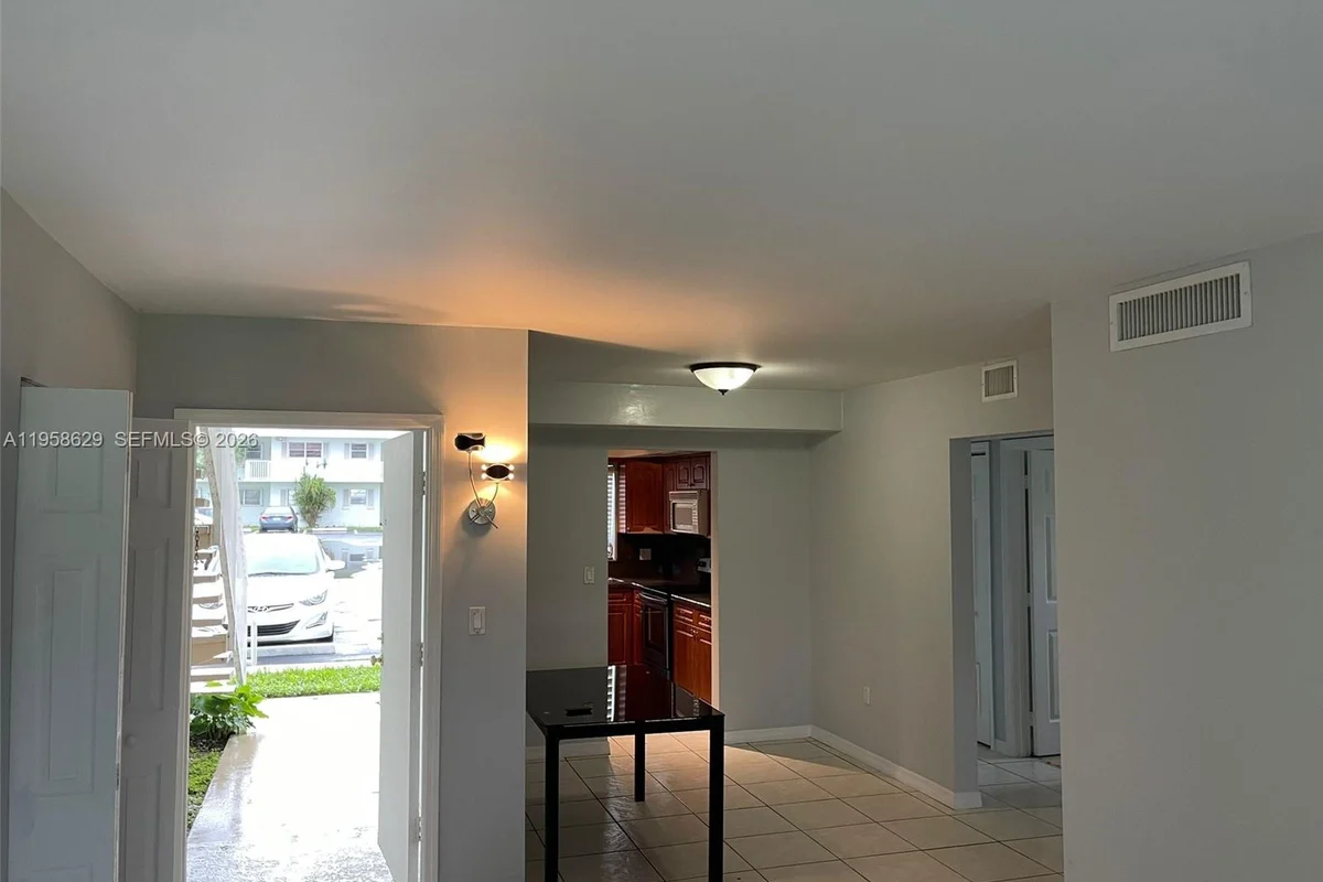 7670 SW 82nd St #H113, Miami: photo 1 of 14