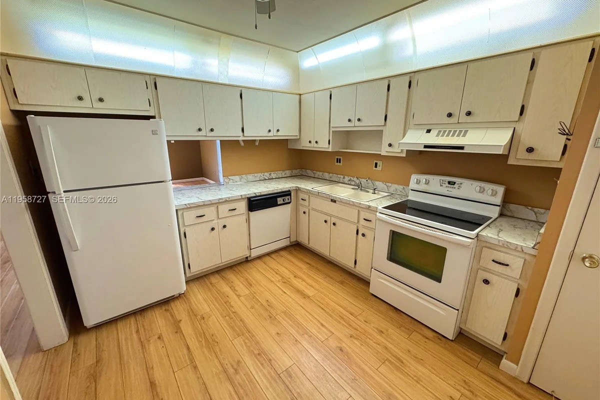 2060 NW 48th Ter #308, Lauderhill: photo 1 of 9