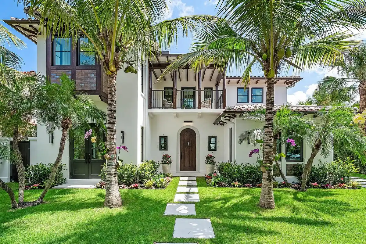 230 Pershing Way, West Palm Beach: photo 1 of 43