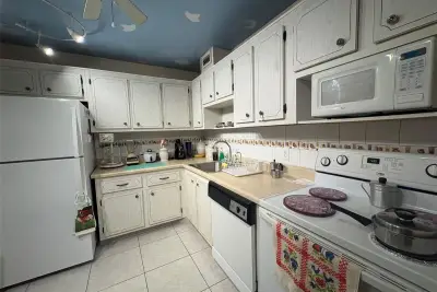Condo in North Lauderdale: photo 1 of 18