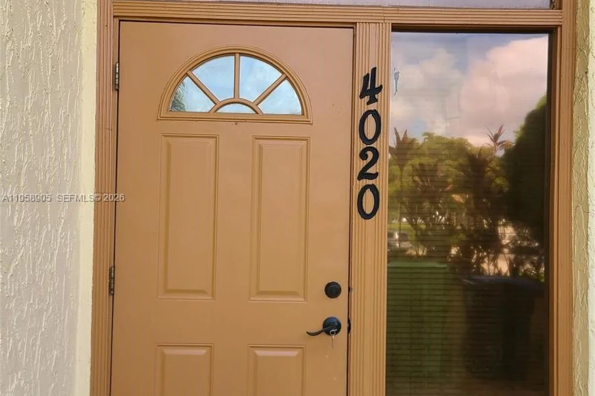 4020 Del Rio Way, Sunrise: photo 1 of 28