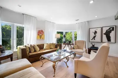 463 W 62nd St, Miami Beach: photo 1 of 28