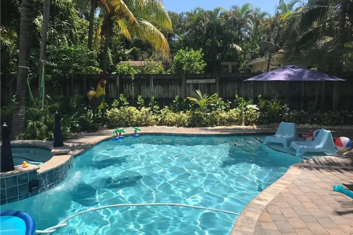 1334 NE 16th Ave, Fort Lauderdale: photo 1 of 37